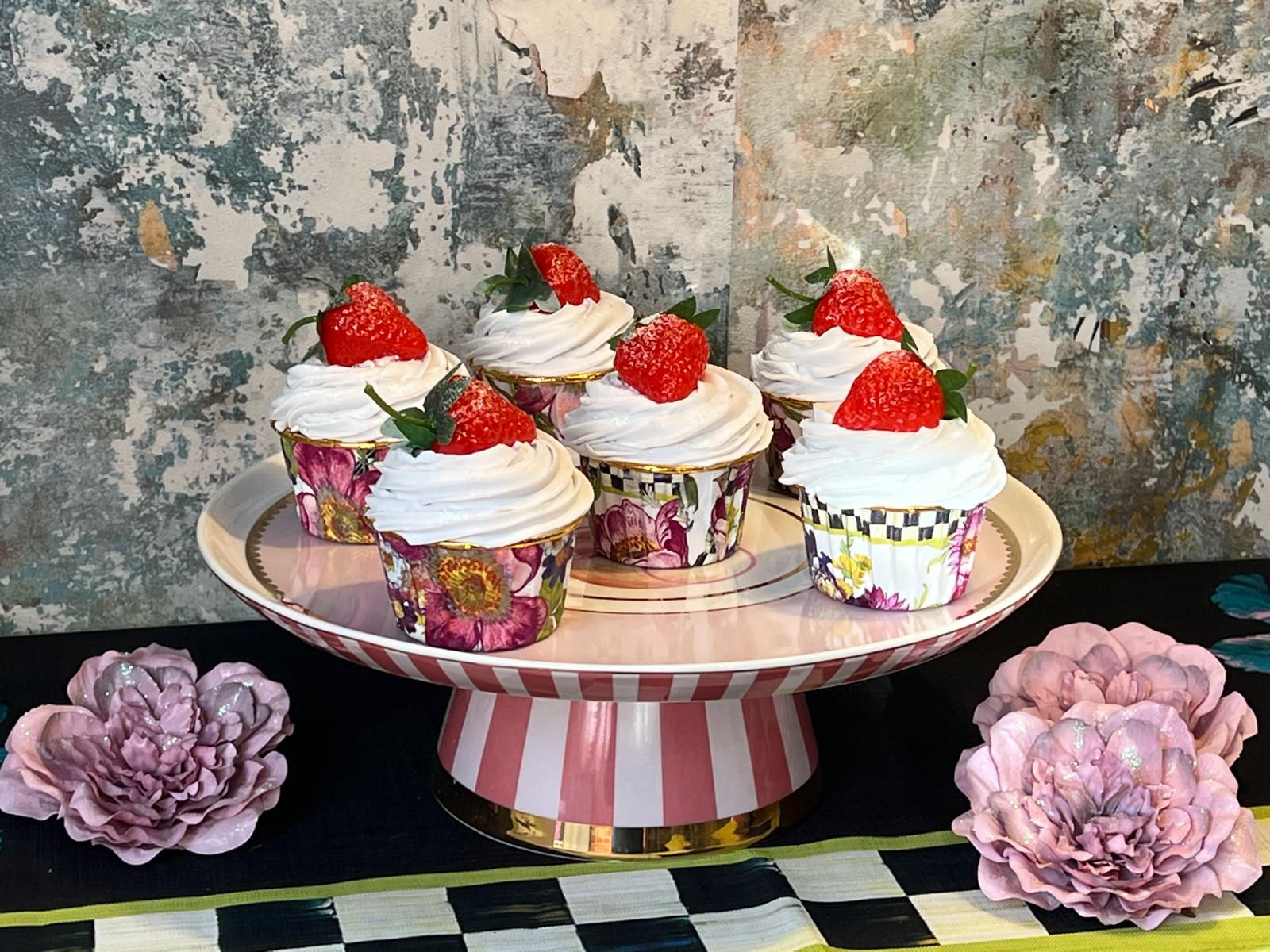 Artificial Fake Cupcakes. Set of 6 Flower-Inspired style. Black checked det