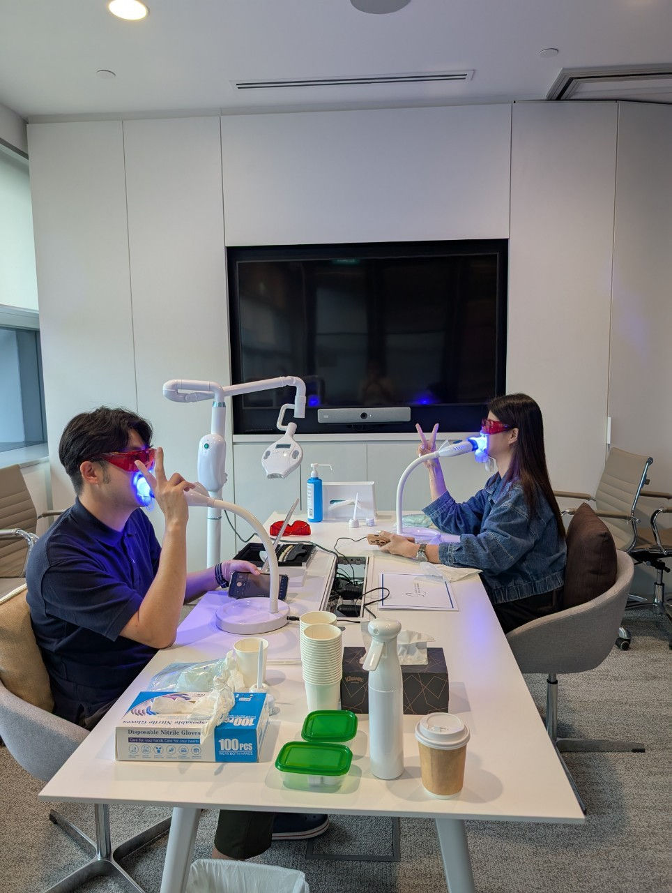 実際にホワイトニングを行っている様子