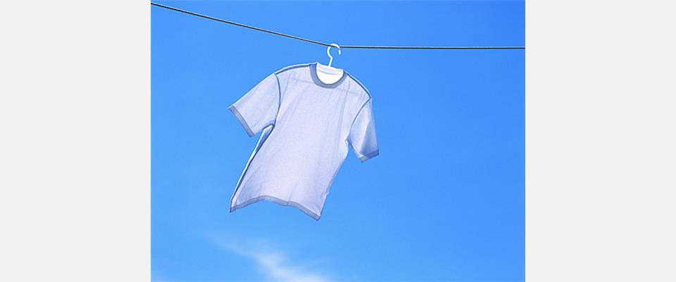 干されたTシャツ