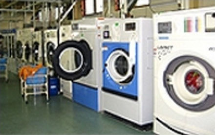 ドライ工場完備 布団丸洗い対応