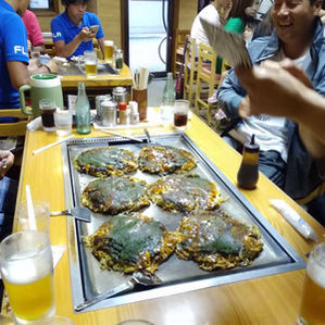 鉄板を囲んで食事会