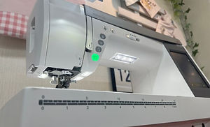 シルバーのミシン