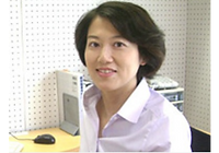 代表　八木　暁子