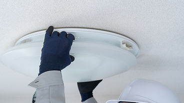 電気のトラブル、すぐに解決!
コンセント・電気工事・修理はお任せください!