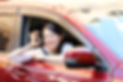 車からオッケーサインを出す女性