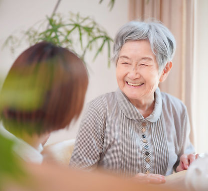 笑顔のシニア女性