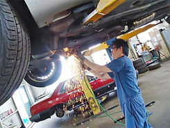 充実設備の自社工場で安心・確実な車検