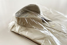 ビニールに入ったシャツ