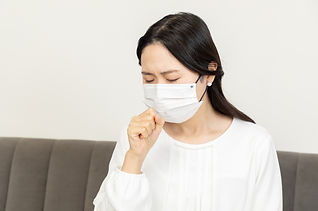 咳込む女性