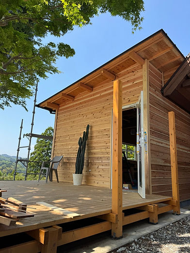 キャンプ場の小屋