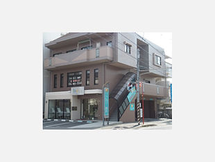 1Fは美容院です。