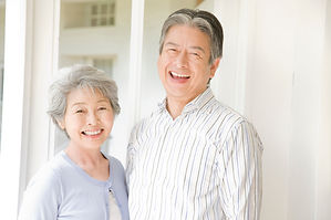 笑顔の高齢者夫婦