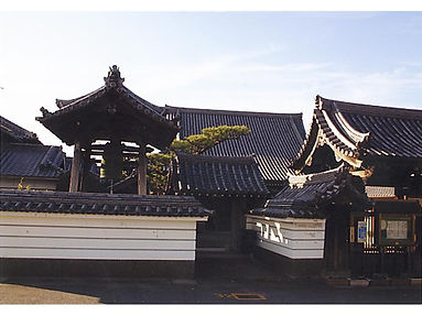 鐘撞き堂と南門