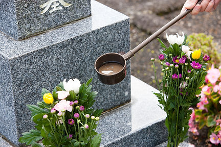 お墓とひしゃく