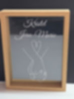 cadre avec des mains entrelacées