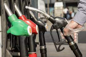 Prix des carburants : vente à "prix coûtant" après un revirement de l'exécutif