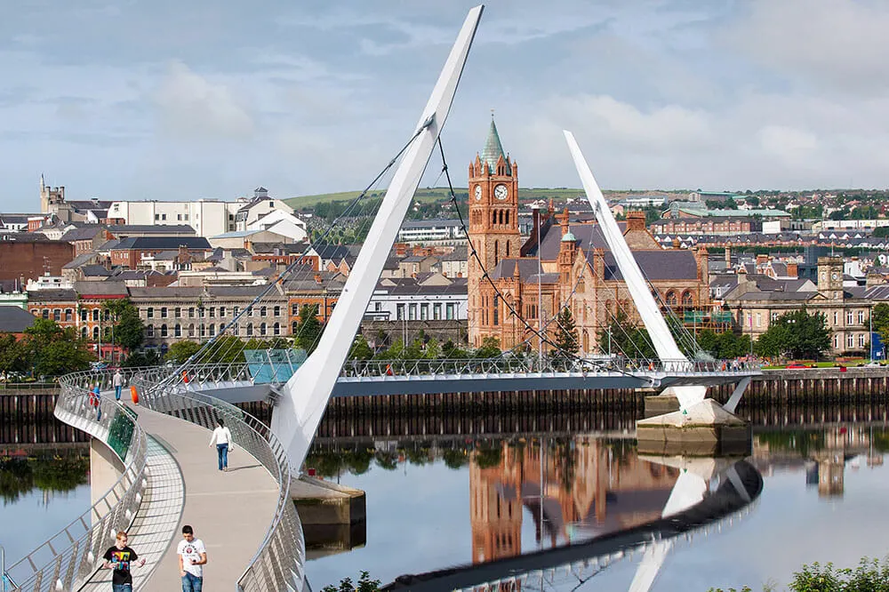 Derry/Londonderry découvrez la vie dans la ville historique d'Irlande