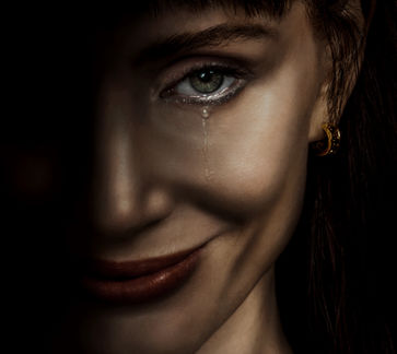 Jeseni v kinematografe vstopa grozljivka z naslovom Druga mamica (Other Mommy), ki razkriva zgodbo deklice, ki je v stiku z zloveščim bitjem, ki je podobno njeni materi, ki jo upodobi Jessica Chastain.
