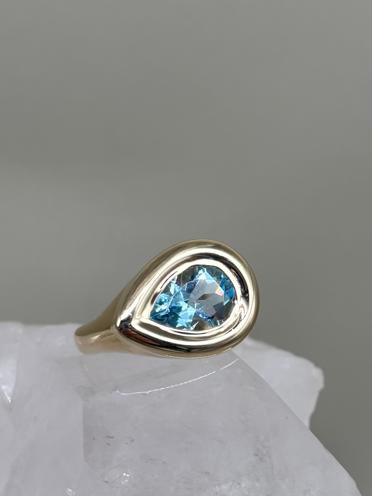 14k Gold Blue Topaz Ring