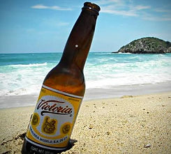 victoria en la playa.jpg