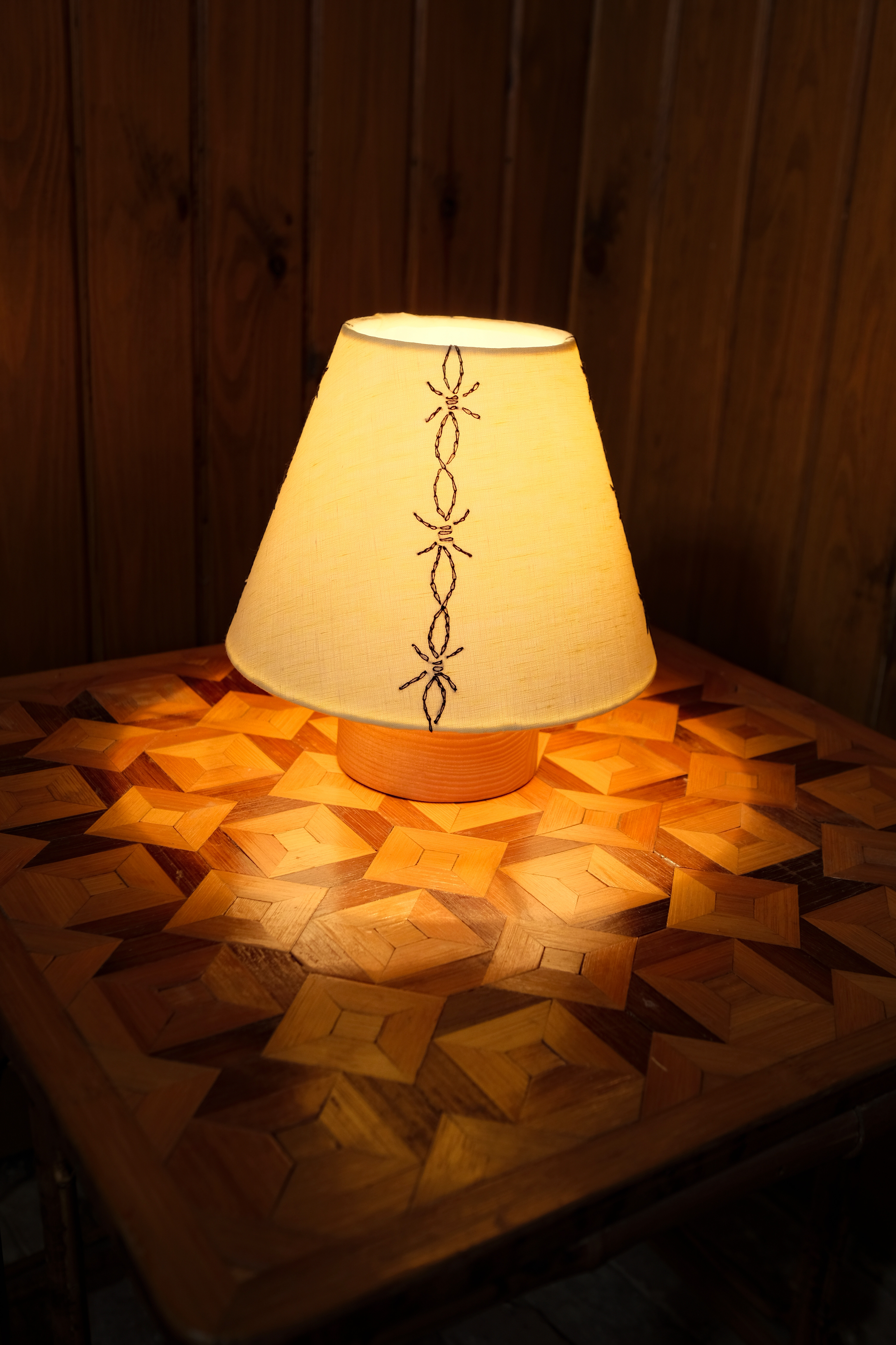SMALL BARBED WIRE LAMPSHADE