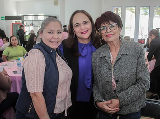 Entrega alcaldesa Karla Córdova González la cartilla de los derechos de las mujeres