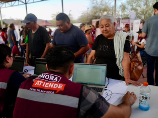 Gobernador Durazo acerca trámites y servicios gratuitos de la feria “Sonora Atiende” a familias de la colonia Solidaridad