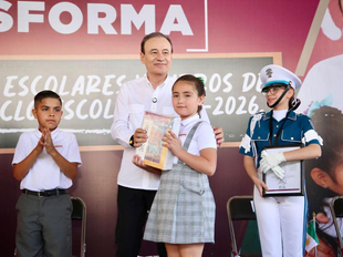 Gobernador Durazo arranca distribución de libros de texto y desayunos gratuitos para alumnos de educación básica