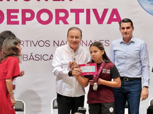 Premia Gobernador Durazo con becas a medallistas de los Juegos Deportivos Nacionales de Educación Básica