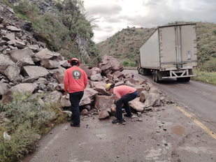Gobierno de Sonora atiende cierres carreteros por recientes lluvias