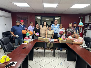 Entrega Ayuntamiento de Empalme material deportivo a delegados municipales