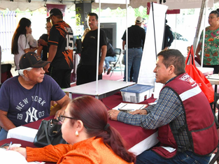 Gobernador Durazo beneficia a vecinos de la colonia Choyal con jornada “Sonora Atiende”