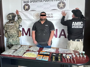 Capturan en Puerto Peñasco a sujeto con drogas y vehículo robado en Estados Unidos