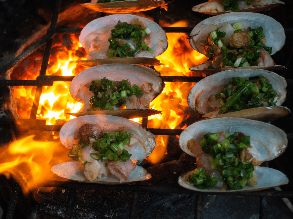 Hàu nướng mỡ hành - Grilled Oysters with Scallion Oil in Ha Long