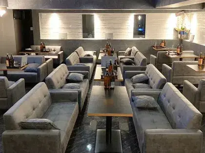 福岡県北九州市小倉のキャバクラ OOKI FUKUOKA に設置された香水自販機の写真