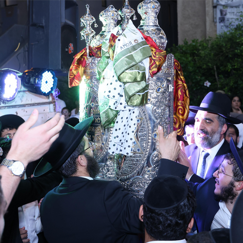 תיעוד נרחב | הכנסת ספר התורה לבית המדרש הגדול