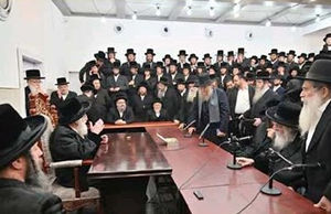 המקום ינחמכם: מורנו הגר"י ברדה בביקור נדיר אצל האדמו"ר מויזניץ