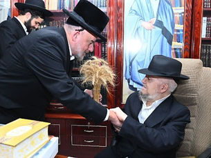 ראשית קצירכם | מרן מקבל את ראשית קצירת החיטים לשנת תשפ"ה
