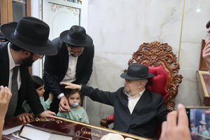 מרחוק יבואו | ראש הקהילה החלבית במעונו של מרן ראש הישיבה