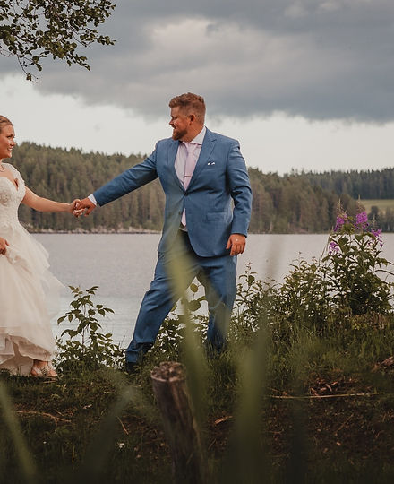 Låt oss tillsammans bevara minnen av er kärlekssaga. Era minnen förtjänar att bevaras i tidlösa bilder som ni kommer att värdesätta livet ut.
Nedan ser du alla paket – från 2 till 12 timmar.
