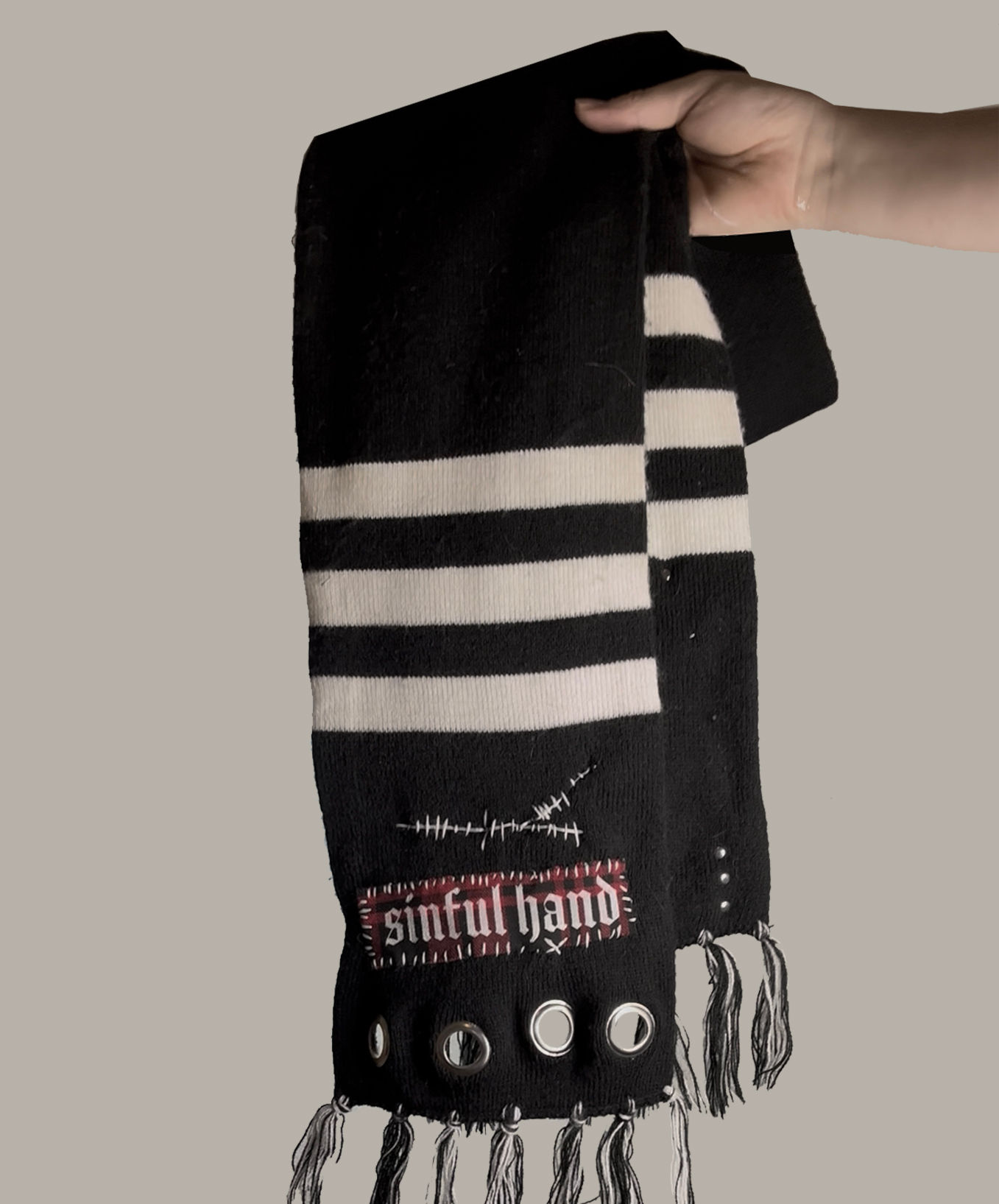 SINFUL SCARF