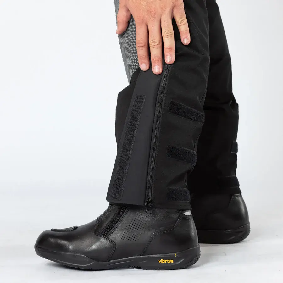 Miniaturbild: IXS Venture Air 1.0 Hose Schwarz | MotoNuba | CH-3150 Schwarzenburg