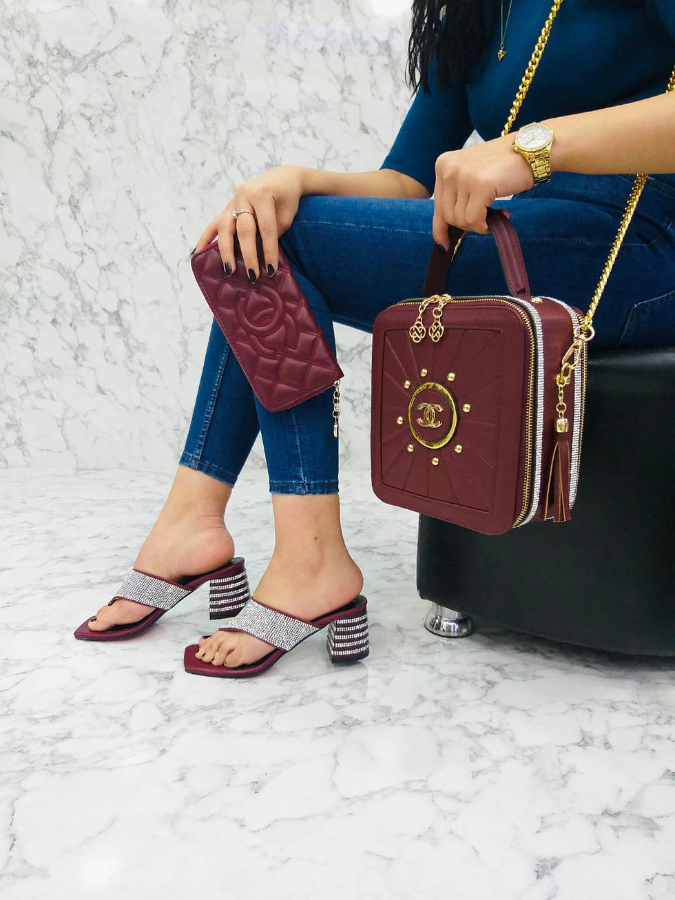 Küçük resim: Women's clothing handbags and shoes