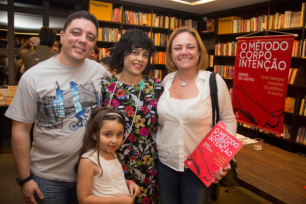 Arthur Sarti, Lara Mello, Amanda