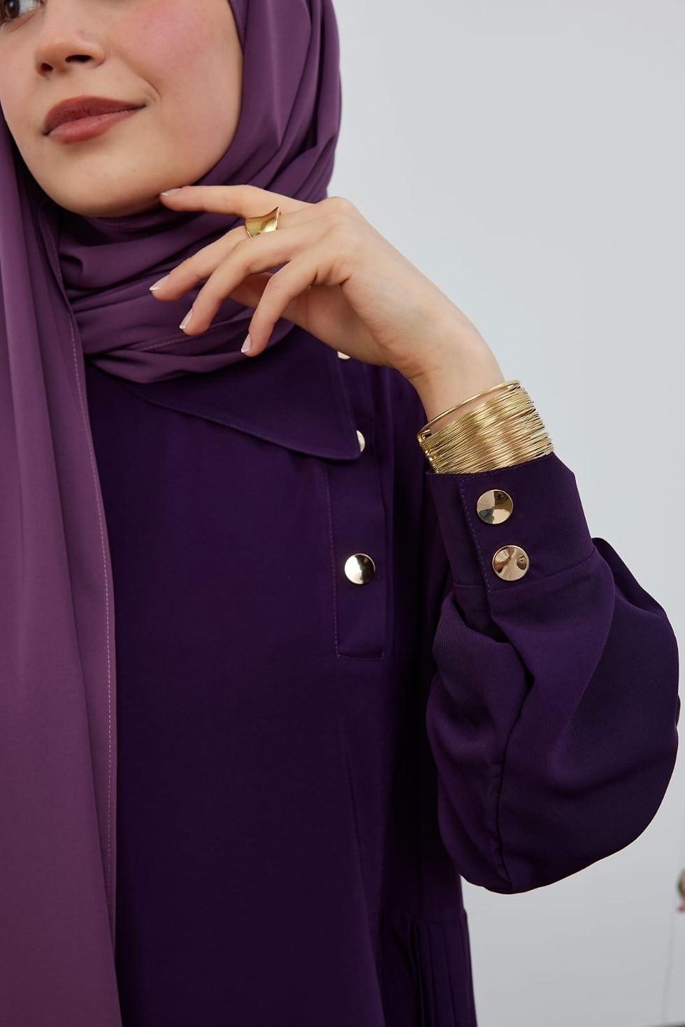 👑 عباية "الياقه الملكيه" باللون البنفسجي – فخامة تنطق أنوثة