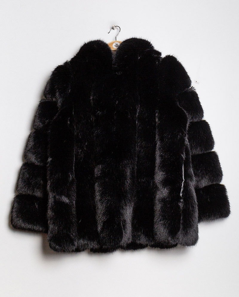 Miniaturbild: Black fake fur hood jacket