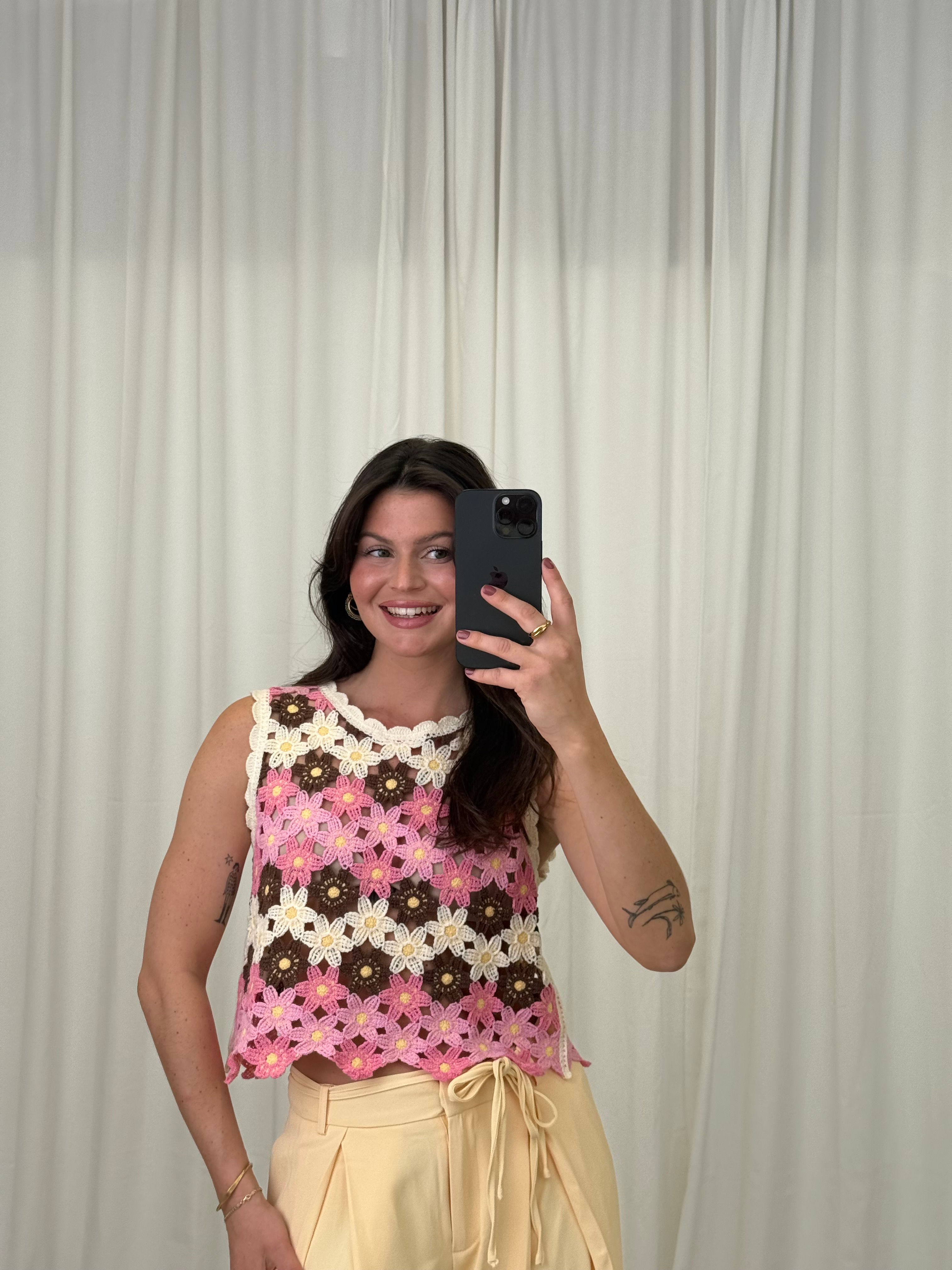 Rosa flower crochet top