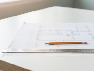 Cet article explore les spécificités du marché parisien et les stratégies concrètes pour gagner en visibilité en ligne dans la capitale, sans budget publicitaire illimité. Paris compte parmi les villes d'Europe où la densité d'architectes est la plus forte. Dans ce contexte, avoir un site web ne suffit pas. Ce qui compte, c'est d'avoir un site web architecte Paris que Google comprend, que vos prospects trouvent, et qui les convainc de vous contacter plutôt qu'un confrère.