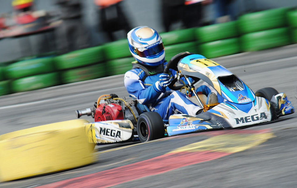 Mateus Oliveira com o kart número 11 durante a 6ª etapa da Aldeia Kart Cup na categoria F4 Júnior