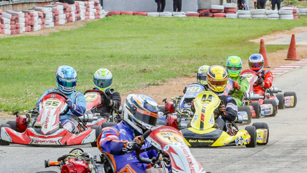 Pilotos participam da abertura do Campeonato do Nordeste de Kart 2026 no Kartódromo Leandro Merlo, em Vitória da Conquista, na Bahia.